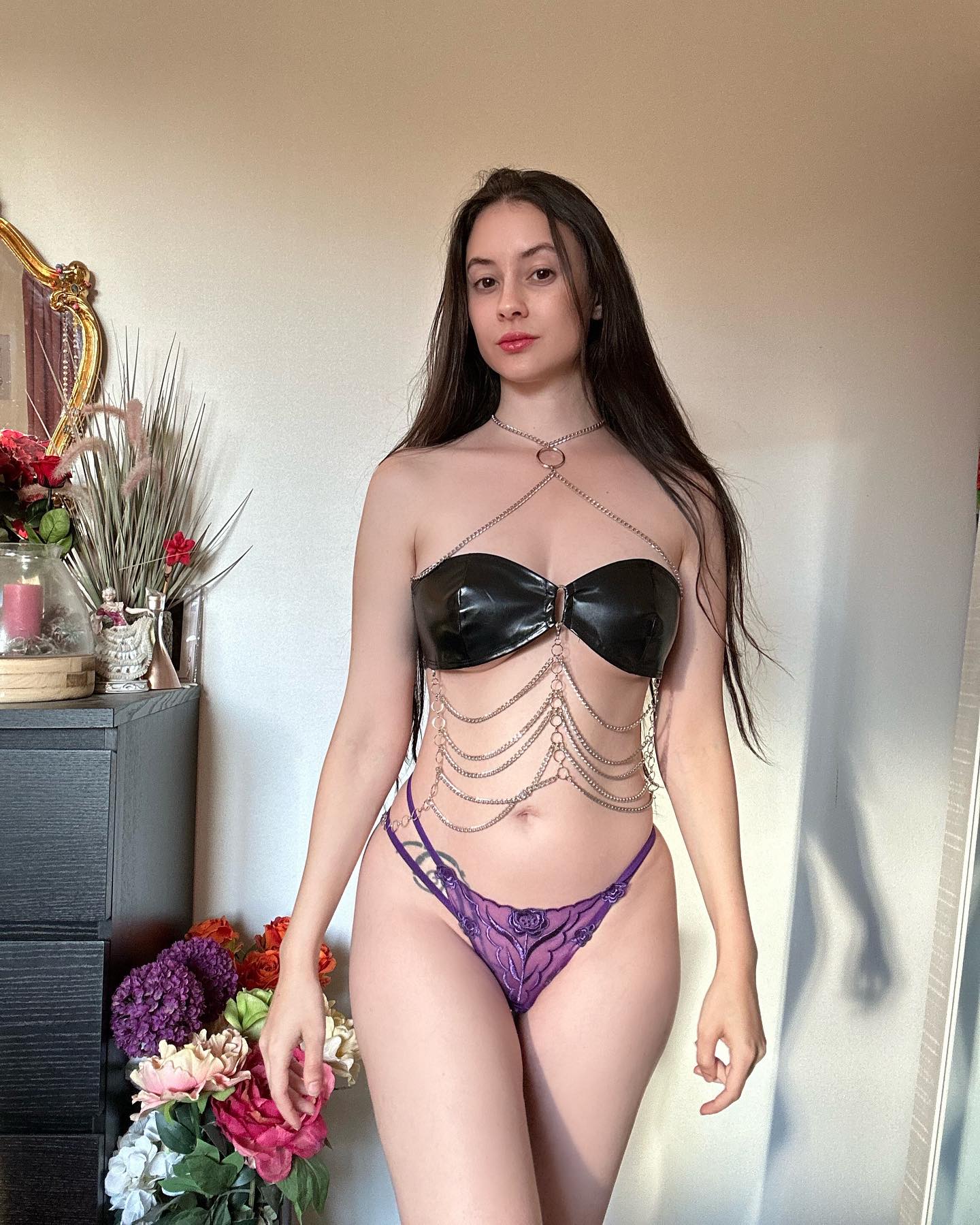 Sexy! Fiona Allison Sets The Internet On Fire As She wear Black bikini