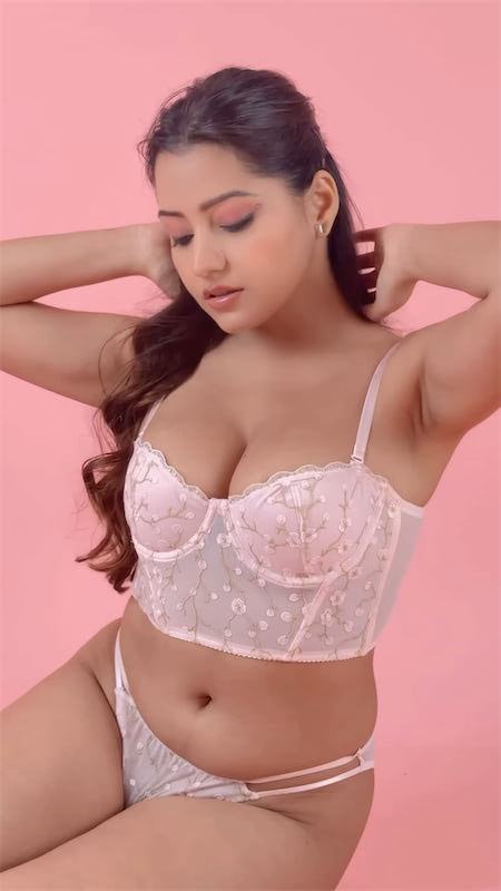 Simran Kaur in Hot Lingerie Pics